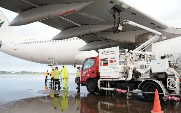 Thumbnail Berita - Pertamina Pastikan Pasokan Avtur di 13 Bandara Aman saat Nataru 2026