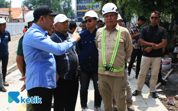 Thumbnail Berita - Sidak Proyek Alun-Alun Sidoarjo Rp 24,5 M, Bupati Subandi Kesal Kinerja PT Samudra Anugrah
