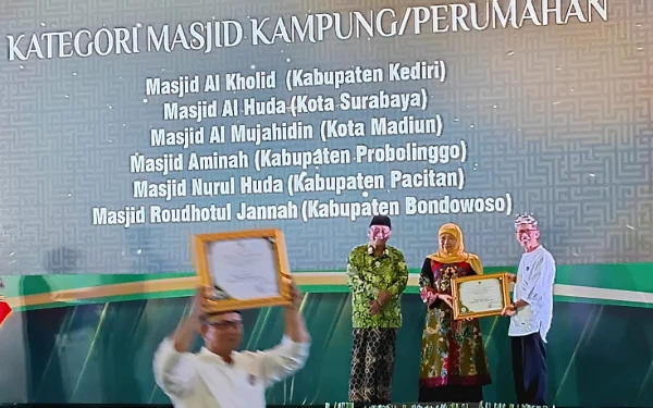 Thumbnail Berita - Masjid Award 2025 Jatim! Bukan Sekadar Penghargaan, Tapi Gebrakan Ekonomi ala Gubernur Khofifah