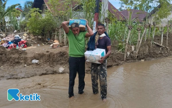 Thumbnail Berita - Terima Bantuan dari Jamaluddin Idham, Warga Meunasah Lhok Pijay Terharu
