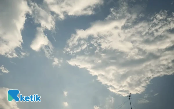 Thumbnail Berita - Cuaca Kota Jakarta 6 Desember 2025 Berawan, Palembang Hujan Ringan