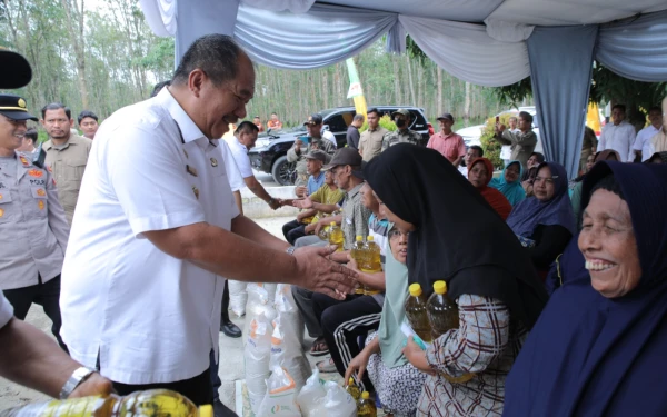 Thumbnail Berita - Pemkab Asahan dan Bulog Salurkan Bantuan Pangan CPP Oktober–November 2025