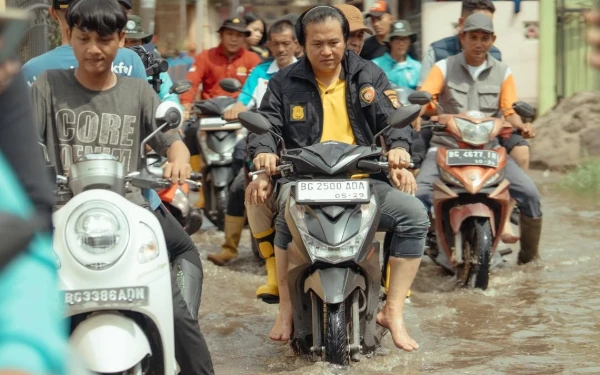 Thumbnail Berita - Wali Kota Palembang Cek Lokasi Banjir dan Targetkan 3.067 RTLH Rampung 2026