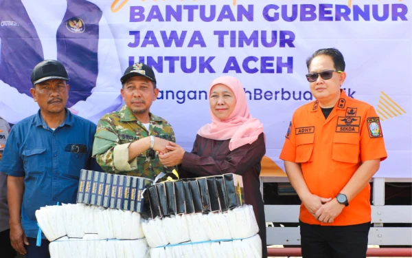 Thumbnail Berita - Gubernur Khofifah Sapa Pengungsi dan Salurkan Bantuan di Pidie Jaya
