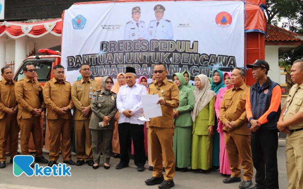 Thumbnail Berita - Brebes Kirim 15 Ribu Telur Asin untuk Korban Bencana Sumatera–Aceh, Sekda Tahroni Lepas Bantuan