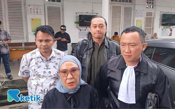 Thumbnail Berita - Eksepsi Kandas, Kuasa Hukum Alex Noerdin Pertimbangkan Banding