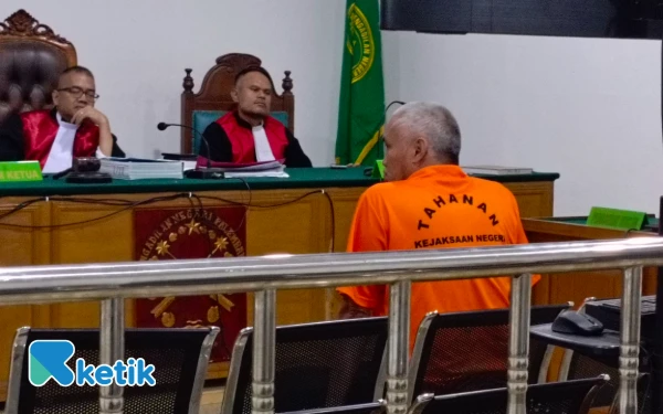 Thumbnail Berita - Dari Uang Sabu ke Meja Judi, Ali Tjikhan Ungkap Kehidupan Foya-Foya di Sidang TPPU di PN Palembang