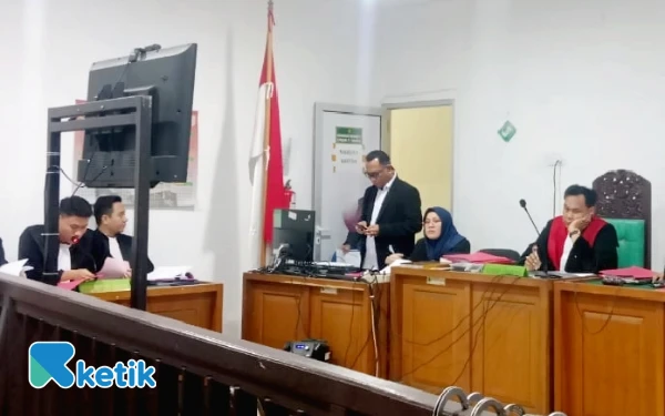 Thumbnail Berita - Disangka Pembeli Ternyata Polisi, Perantara Sabu di Palembang Ini Dituntut 7 Tahun 6 Bulan