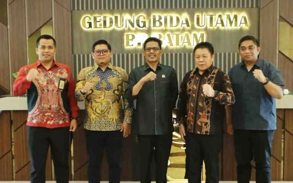 Thumbnail Berita - Ketua DPRD Batam Terima Kunjungan ADEKSI, Batam Ditunjuk Jadi Tuan Rumah Rakernas 2026