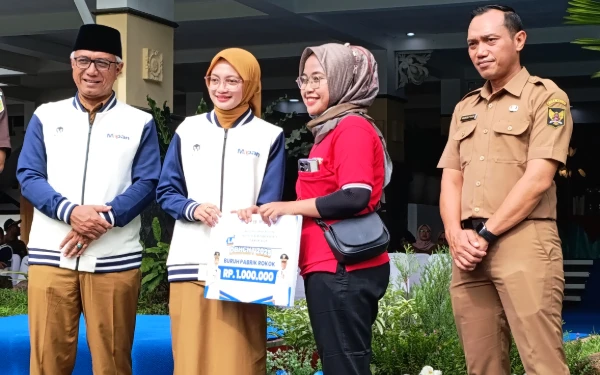 Thumbnail Berita - Tingkatkan Kesejahteraan, Pemkot Kediri Salurkan BLT DBHCHT ke Ribuan Buruh Pabrik Rokok