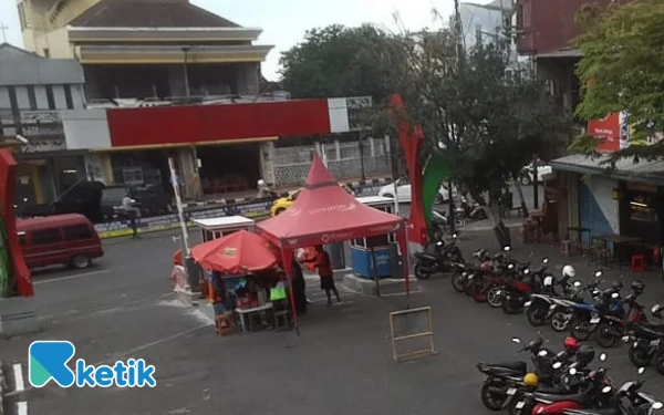 Thumbnail Berita - Kebijakan Portal Parkir Alun-alun Kota Batu Tuai Kritik, Warganet: Ruang Publik Kok Berbayar?