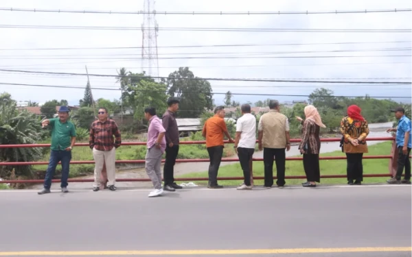 Thumbnail Berita - Tepian Kali Asem Mulai Tergerus, Komisi B DPRD Lumajang Inginkan Langkah Antisipatif