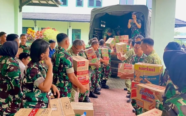Thumbnail Berita - Bencana Aceh-Sumatera: Kodam IV/Diponegoro Kerahkan 40 Truk Logistik ke Jakarta