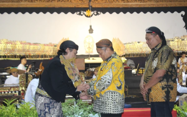 Thumbnail Berita - Pagelaran Wayang Kulit ‘Semar Mbangun Kayangan’ Hidupkan Budaya dan Ekonomi Kreatif di Desa Bulupasar Kediri