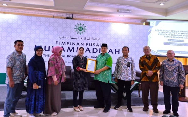 Thumbnail Berita - Wujudkan Kawasan Industri Hijau, SIER Dapat Sertifikasi Halal untuk Air Recycle