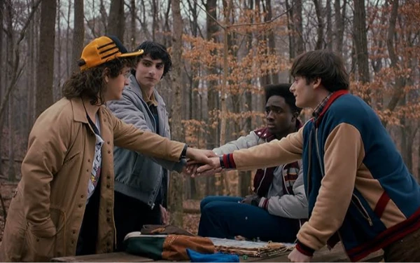 Thumbnail Berita - Soundtrack Stranger Things, dari ‘Should I Stay or Should I Go’ hingga Prediksi Lagu Season 5