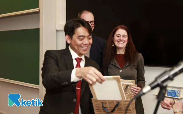 Thumbnail Berita - Tak Ada Mata Kuliah! Uniknya Sistem Pendidikan di Eropa, Kisah Miftahul Huda Dosen UIN Malang Raih Doktor di Universitas Antwerpen