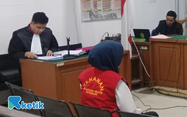 Thumbnail Berita - JPU Kejari PalembangTuntut Evy Lamarya 2 Tahun Bui, Kasus Penggelapan Sertifikat