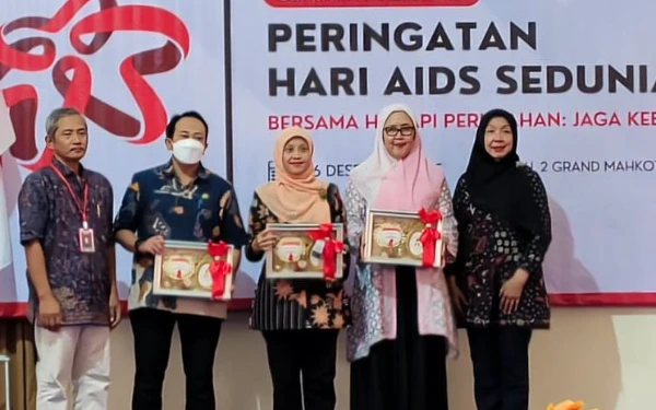 Thumbnail Berita - Peringatan Hari AIDS Sedunia, HIPPHA Jatim dan Komunitas K3 Gelar Seminar Kolaboratif di Lamongan