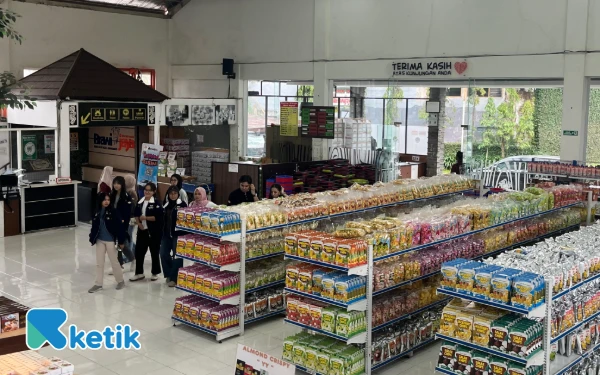 Thumbnail Berita - Toko Oleh-Oleh Brawijaya, Sukses Jadi Pusat Oleh-Oleh Terbesar Kota Batu Berkat Pie Susu yang Bikin Nagih!