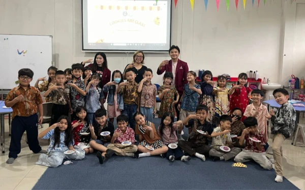 Thumbnail Berita - Mahasiswa FIKOM UC Ajak Siswa SD Citra Berkat Berkreasi dalam “Cookies Art Class”