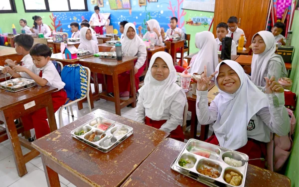 Thumbnail Berita - SPPG Kebontemu Jombang Siap Ganti Menu MBG yang Tak Layak, Tegaskan Pengawasan Diperketat