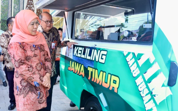 Thumbnail Berita - Khofifah Resmikan Gedung Bersama Samsat Bangkalan, Optimis Jadi Penguat Layanan Publik dan Sistem Digitalisasi