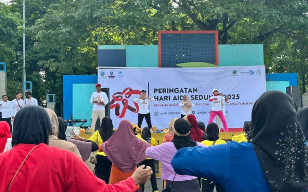 Thumbnail Berita - Sambut Hari AIDS Sedunia, HIPPHA Jatim dan Komunitas K3 Lamongan Gelar Senam Pekerja Sehat