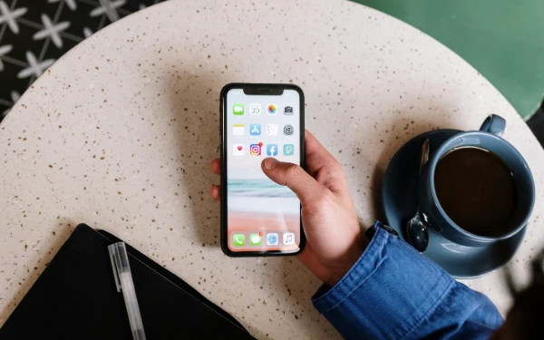 Thumbnail Berita - Pemerintahan Trump Wajibkan Wisatawan Ungkap Aktivitas Media Sosial 5 Tahun Terakhir