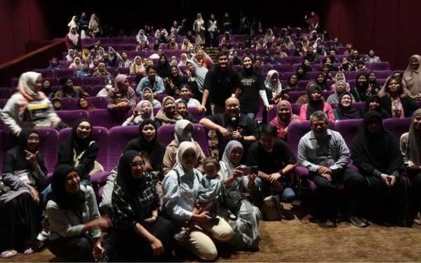 Thumbnail Berita - Penonton Membeludak, Malang Strudel Ajak Nobar Perdana Film Mengejar Restu