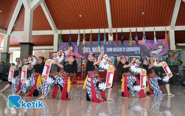 Thumbnail Berita - Kreativitas Siswa SMKN 12 Curi Perhatian Lewat Penampilan Reog Ponorogo