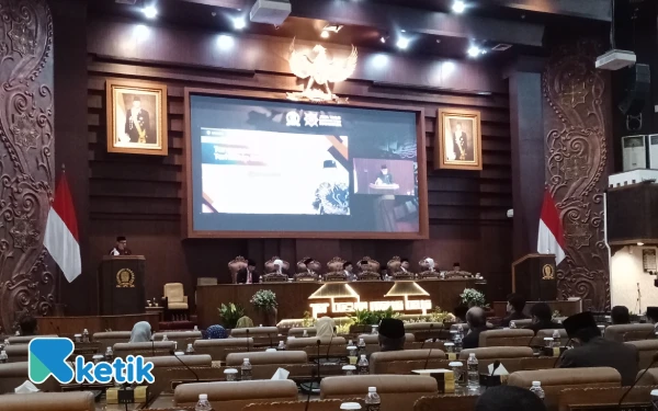 Thumbnail Berita - DPRD Jatim Dukung Larangan Kepala Daerah ke Luar Negeri, Fokus Maksimalkan Pelayanan Publik