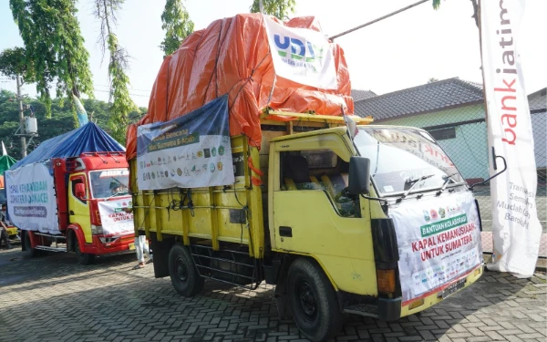 Thumbnail Berita - Kemenag Jatim Bersama FOZ dan Pemprov Kirim Bantuan 103 Ton Bantuan Buat Korban Bencana Sumatera