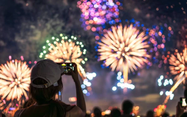 Thumbnail Berita - Sejarah dan Pro Kontra Pesta Kembang Api, Tradisi yang Selalu Meriahkan Tahun Baru Seluruh Dunia