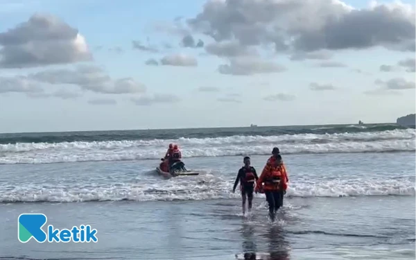 Thumbnail Berita - Pemancing Asal Desa Dondong Hilang Terseret Ombak di Pantai Lengkong Cilacap