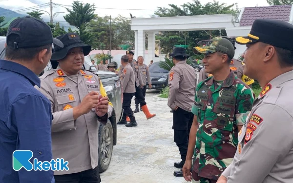 Thumbnail Berita - Gagah! Kapolres Abdya Trabas Medan Ekstrem Berlumpur Demi Warga Gayo Lues