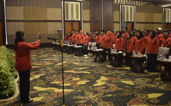 Thumbnail Berita - DPC PDIP Banyuwangi Gelar Konsolidasi Internal, Sosialisasikan Peraturan Partai