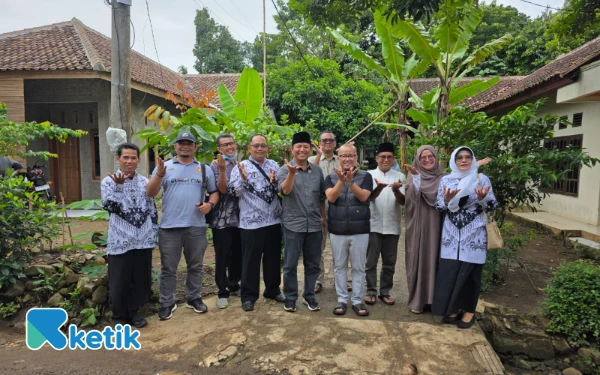 Thumbnail Berita - Dinas Pendidikan Lebak Salurkan Bantuan untuk Honorer yang Tinggal di Rumah Reyot