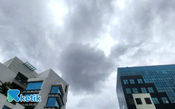 Thumbnail Berita - Kota Surabaya dan Kota Batu Diprakirakan Hujan Ringan 15 Desember 2025, Cek Info Cuaca Jawa Timur