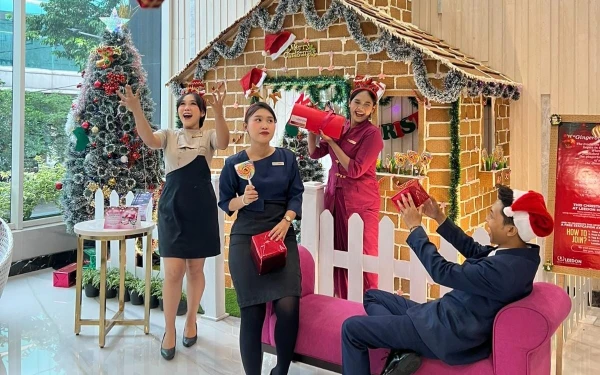 Thumbnail Berita - Leedon Hotel & Suites Surabaya Hadirkan Ginger House Ikonik di Perayaan Natal 2025