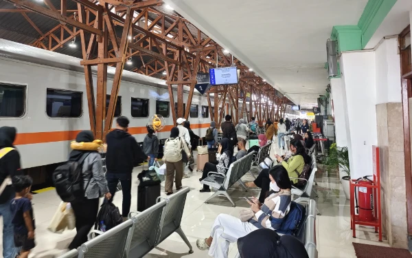 Thumbnail Berita - KAI Daop 7 Madiun Tambah Satu Rangkaian KA Brantas