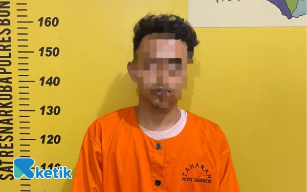 Thumbnail Berita - Pil Tanpa Standar Beredar Bebas, Satresnarkoba Bondowoso Ringkus Pemuda 19 Tahun
