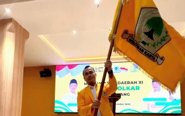 Thumbnail Berita - Resmi Pimpin Golkar Kota Malang, Djoko Prihatin Ditantang Tambah 2 Kursi dan 38.000 Suara