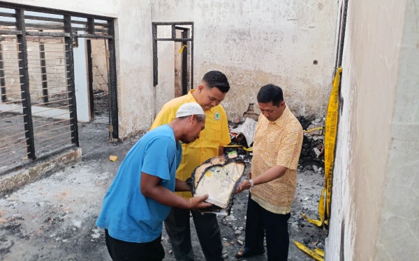 Thumbnail Berita - Golkar Bantu Korban Kebakaran di Kediri, Kawal Pengurusan Ijazah hingga Bedah Rumah