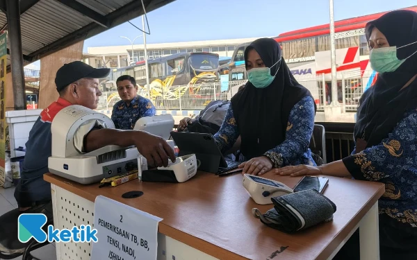 Thumbnail Berita - Terminal Arjosari Malang 'Sterilkan' Sopir Bus dari Alkohol dan Narkoba Jelang Nataru