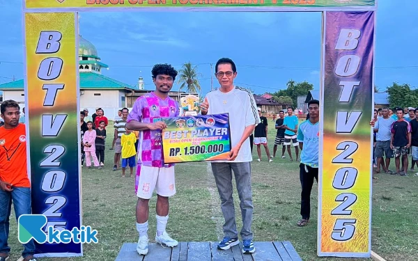 Thumbnail Berita - BOT Cup V Usai, Wabup Halsel Apresiasi Fair Play Tim Peserta