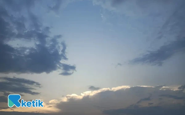 Thumbnail Berita - Cuaca Kota Jakarta 18 Desember 2025 Diprakirakan Hujan Ringan, Denpasar Cerah Berawan