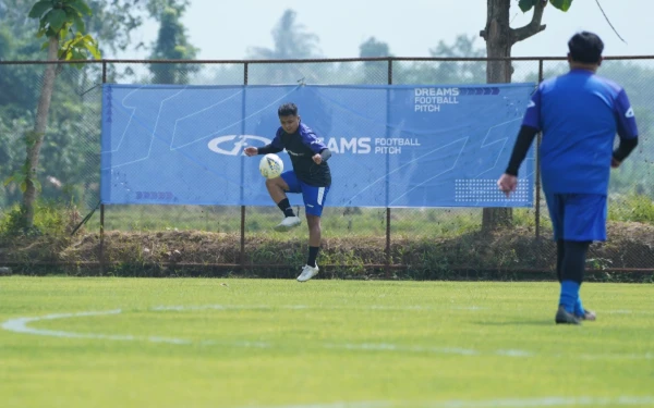 Thumbnail Berita - Dendi Santoso dan Dalmiansyah Matutu Hadirkan Miniatur Stadion Dreams Football Pitch di Malang
