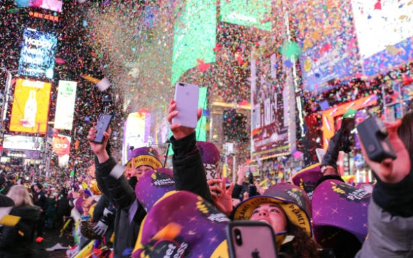 Thumbnail Berita - Asal Usul Countdown, dari Simbol Kehancuran Dunia hingga Tradisi Wajib Tahun Baru