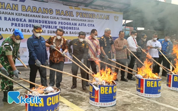 Thumbnail Berita - Bea Cukai Sumbagtim Tutup 2025 dengan Rekor Penindakan, Selamatkan Rp8 Miliar Potensi Kerugian Negara